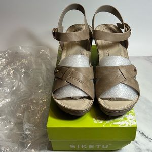 Siketu Shoes SZ 41/‎ 9.5 US NIB Taupe